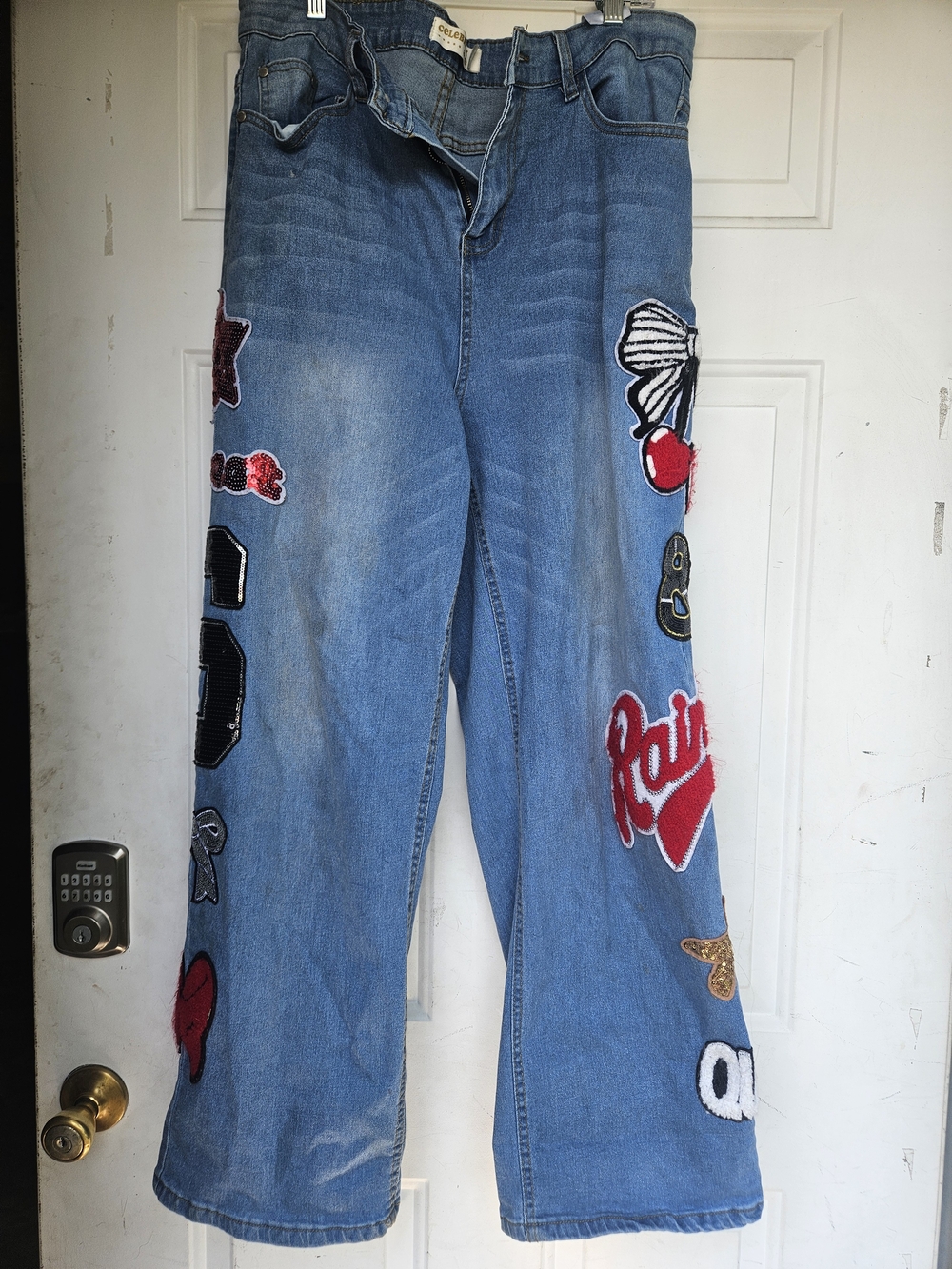 Light Blue Patchwork Wide-Leg Jeans with Embroidered Patches